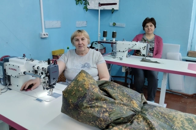 Волонтёры научились шить антидроновые одеяла