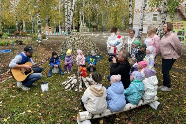 В зоне «Привал» ребята спели песню «Ничего на свете лучше нету»