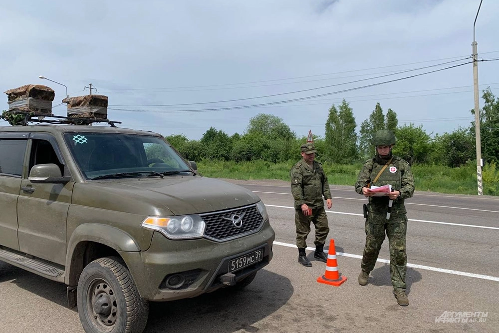 Работа военных автоинспекторов на фронтовых дорогах.