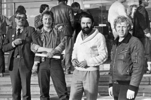 Александр Бушков слева.