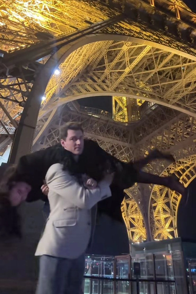 Алексей Воробьев с женой в Париже.