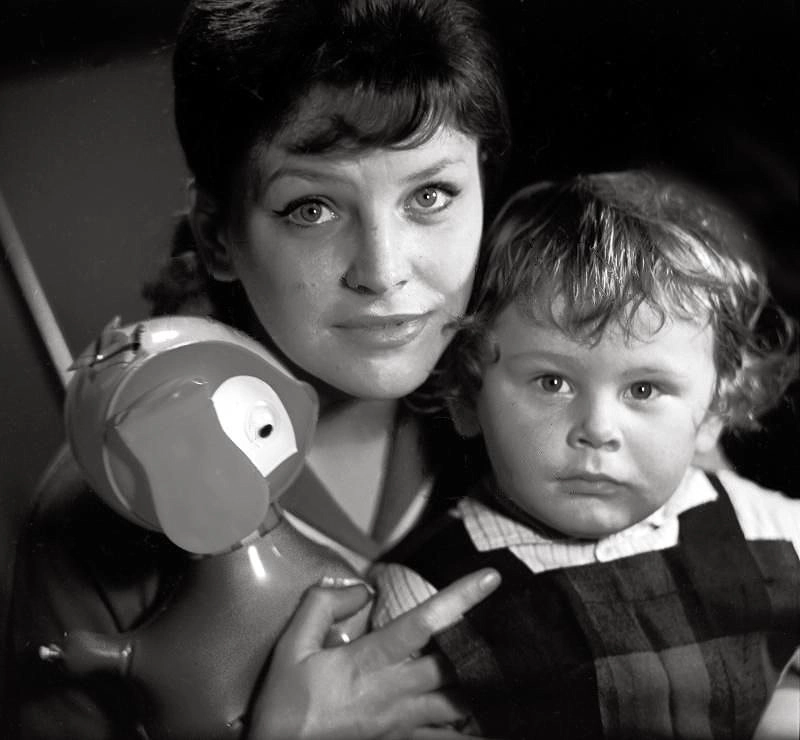 Эльза Леждей с сыном Алексеем Наумовым.