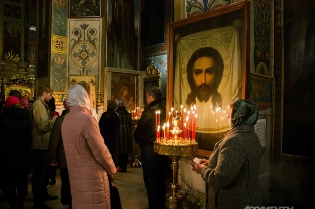 Торжественные богослужения и крёстный ход будут идти всю праздничную неделю