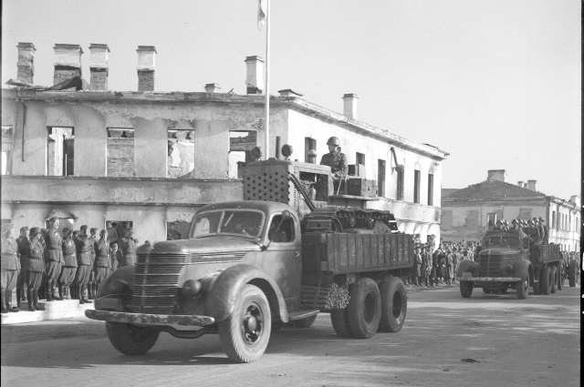 Финский военный парад в захваченном Петрозаводске