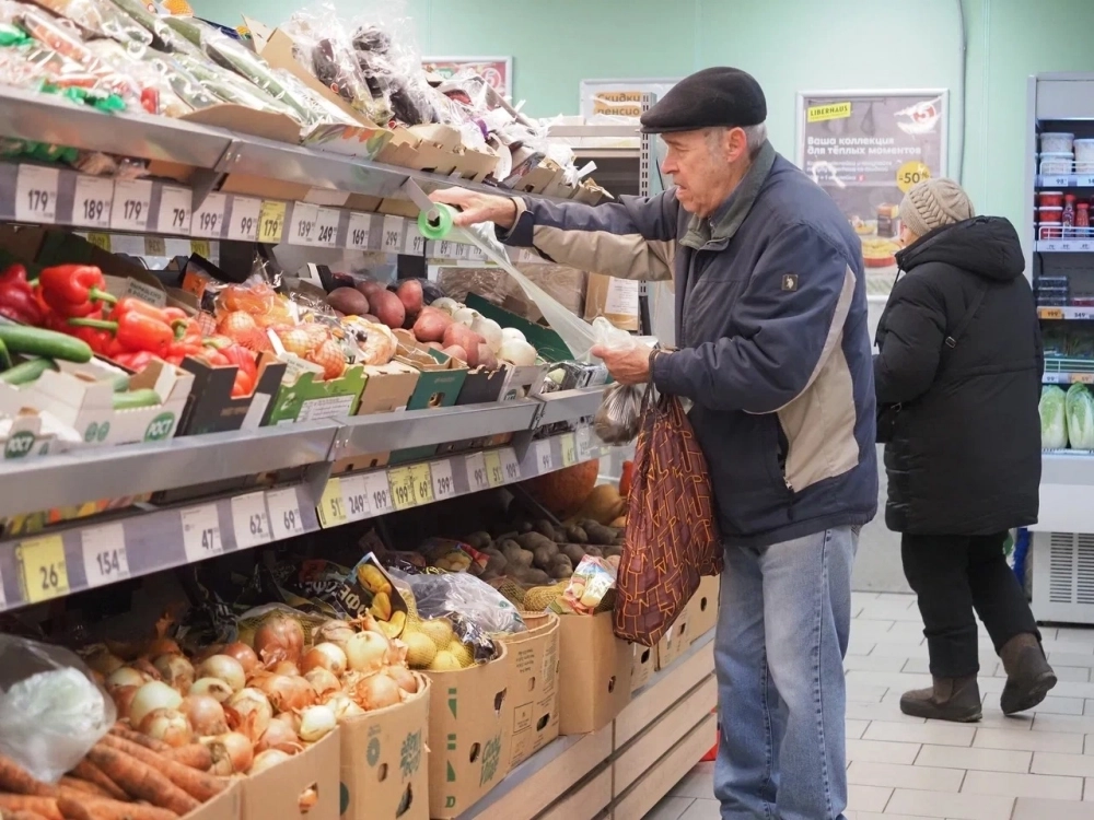 Больше всего от повышения цен страдают малообеспеченные люди, в том числе пенсионеры.