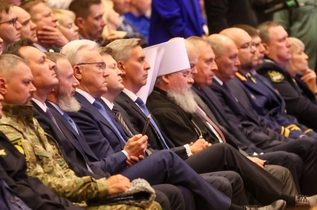 Послание главы края слушали сотни представителей законодательной и исполнительной власти региона.