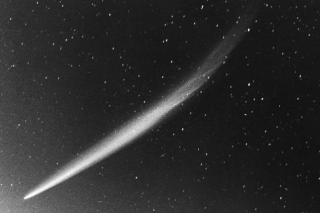 Комета Икэя-Сэки 30 октября 1965 года.