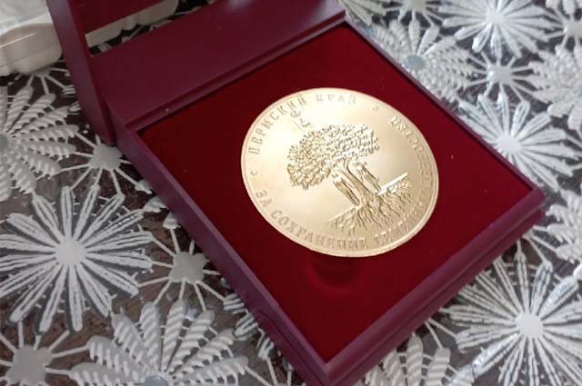Супругов наградили медалью «За сохранение семейных ценностей».