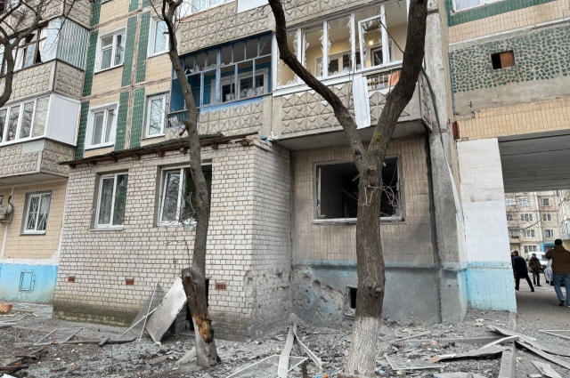 Повреждённые квартиры после обстрела утром в Белгороде