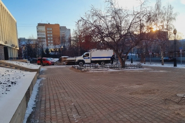 Автозак приехал за педофилом.