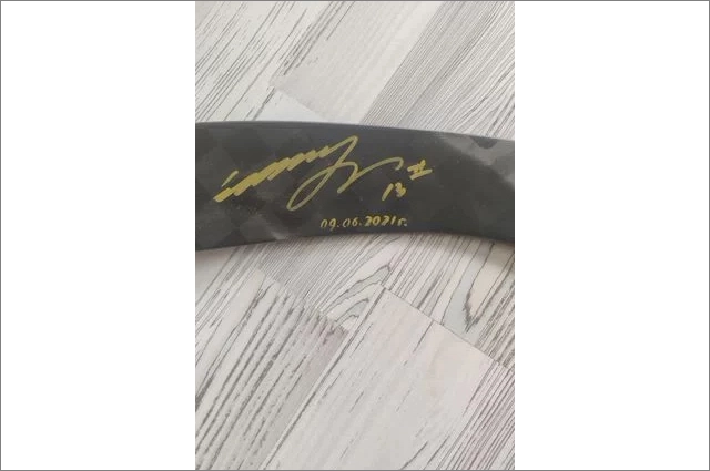 Клюшка с автографом Сергея Шойгу.