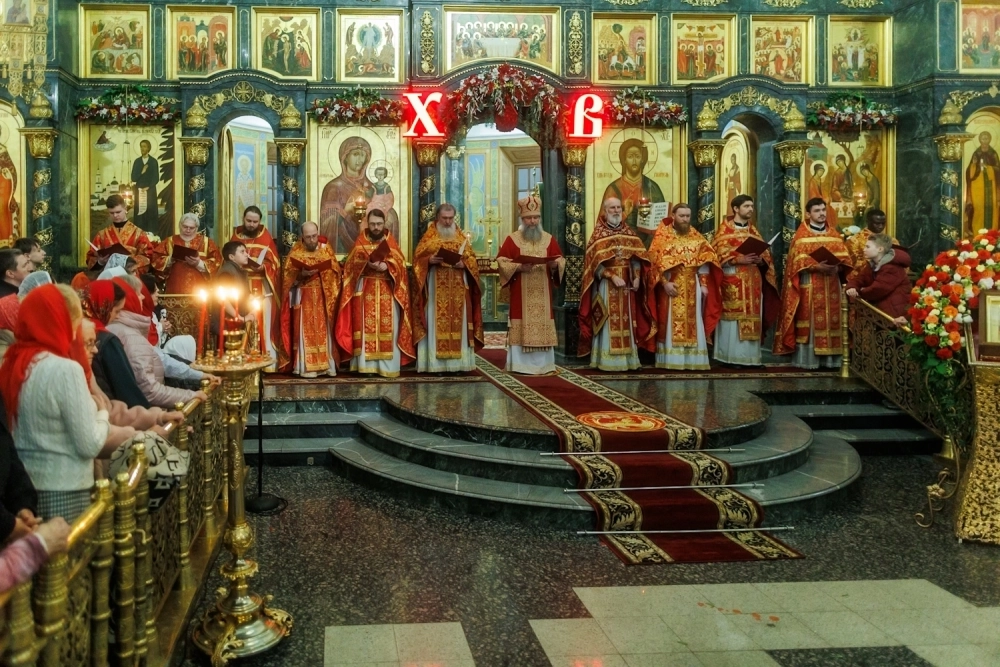 Открытые Царские врата во время богослужений на светлой седмице — символ того, что двери Царствия небесного открыты для каждого из нас.