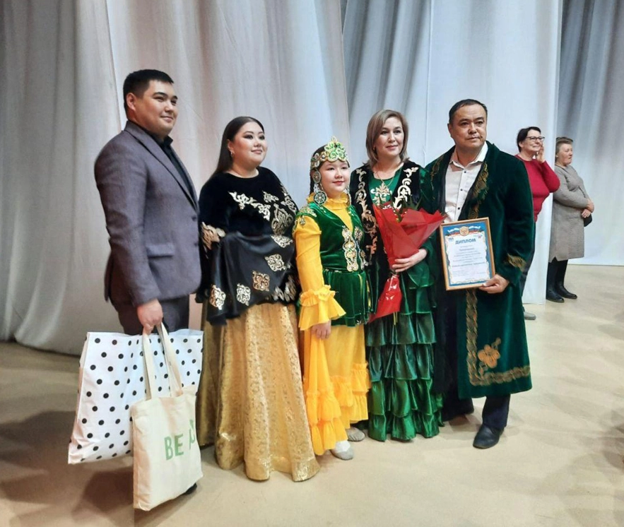 У Елены Зайнулиной дружная семья, где мастерицей растёт младшая дочь Маина.