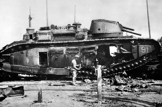 Огнемётный танк французского производства B2 (F1) использовался против защитников Севастополя.