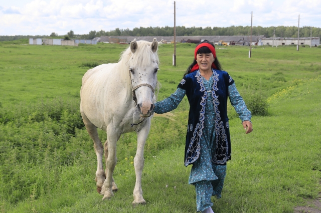 У Сэуле Ахмадиевной большое хозяйство и, конечно, в нем есть кони.