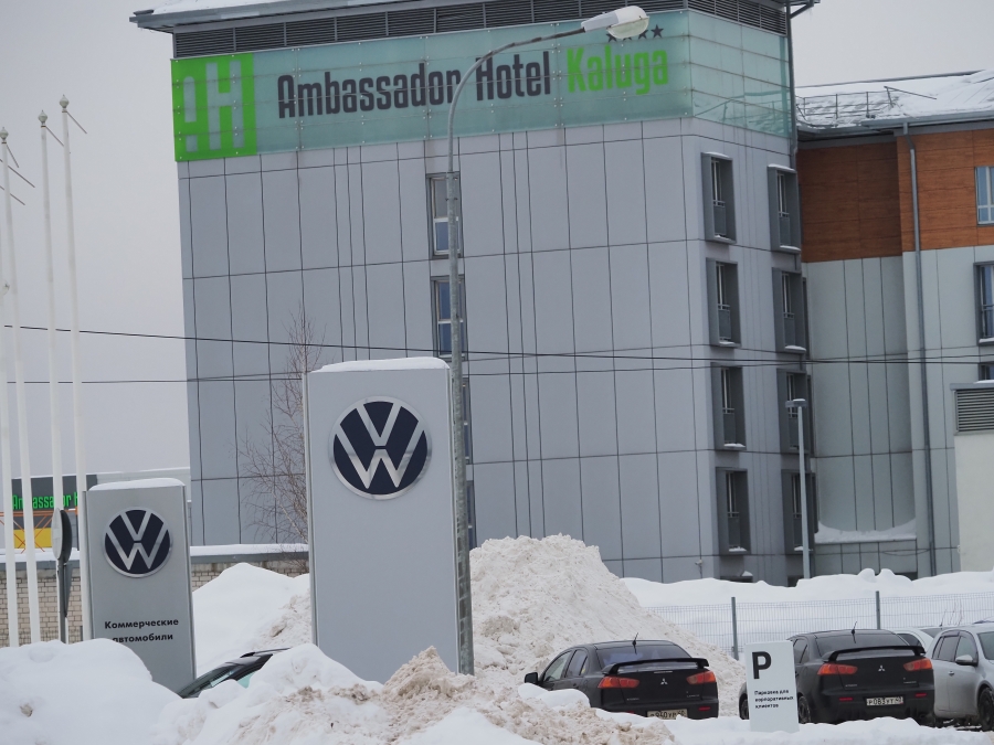 Что за автомобили стоят на площадке у бывшего завода Volkswagen в Калуге? | ВОПРОС-ОТВЕТ