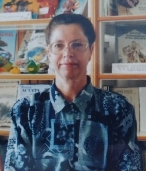  первый директор библиотеки Анна Козынцева.