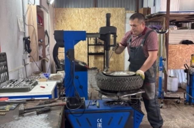 Роман Чермошщенцев открыл автомастерскую благодаря соцконтракту.