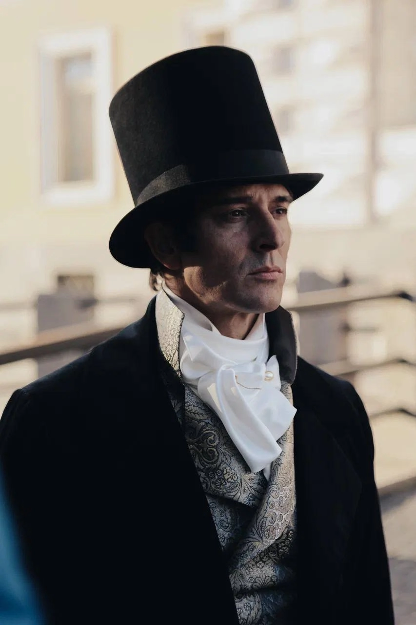 Станислав Бондаренко в роли Андрея Болконского.