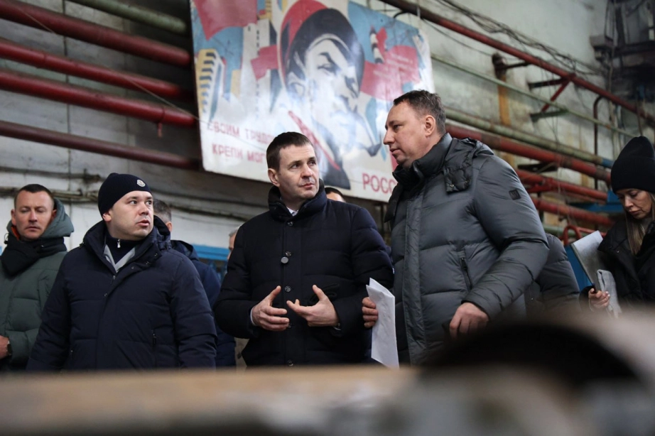 Демешин на Хабаровском судостроительном заводе, который в прошлом году перешёл в собственность края.