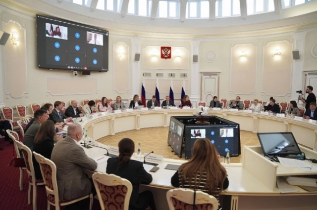 Одним из ключевых событий олимпиады стал круглый стол, в ходе которого эксперты обсудили вопросы развития предпринимательства среди школьников. 