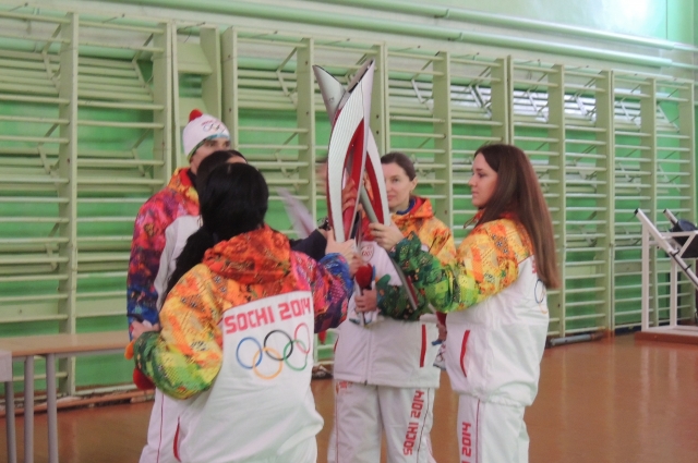 Участники встречи олимпийского огня в Оренбурге