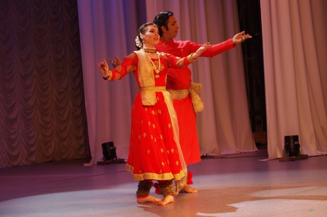 Мастер-классы по индийским танцам собрали много зрителей.