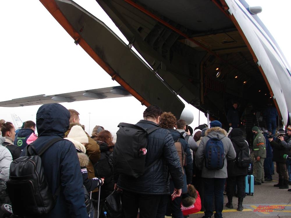 В течение суток военными экипажами застрявших в в Казахстане пасажиров доставили в столицу России.  