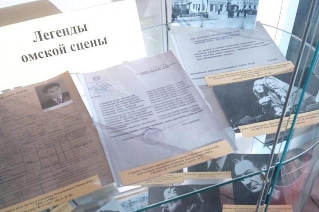 В здании на ул. Третьяковской, 1 отдел использования и публикации документов открыл выставочную витрину.