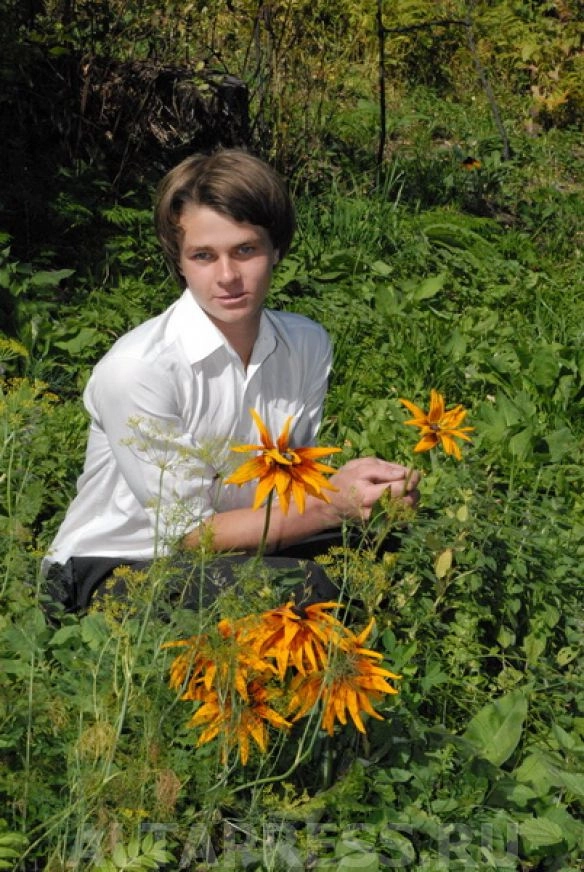 Оджан Наумкин до 20 лет жил вдали от людей в землянке в родителями.