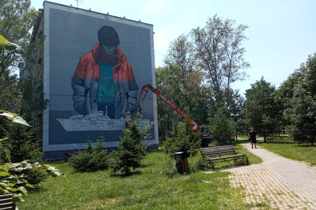 Мурал в Хабаровске: художник Антон Спутник