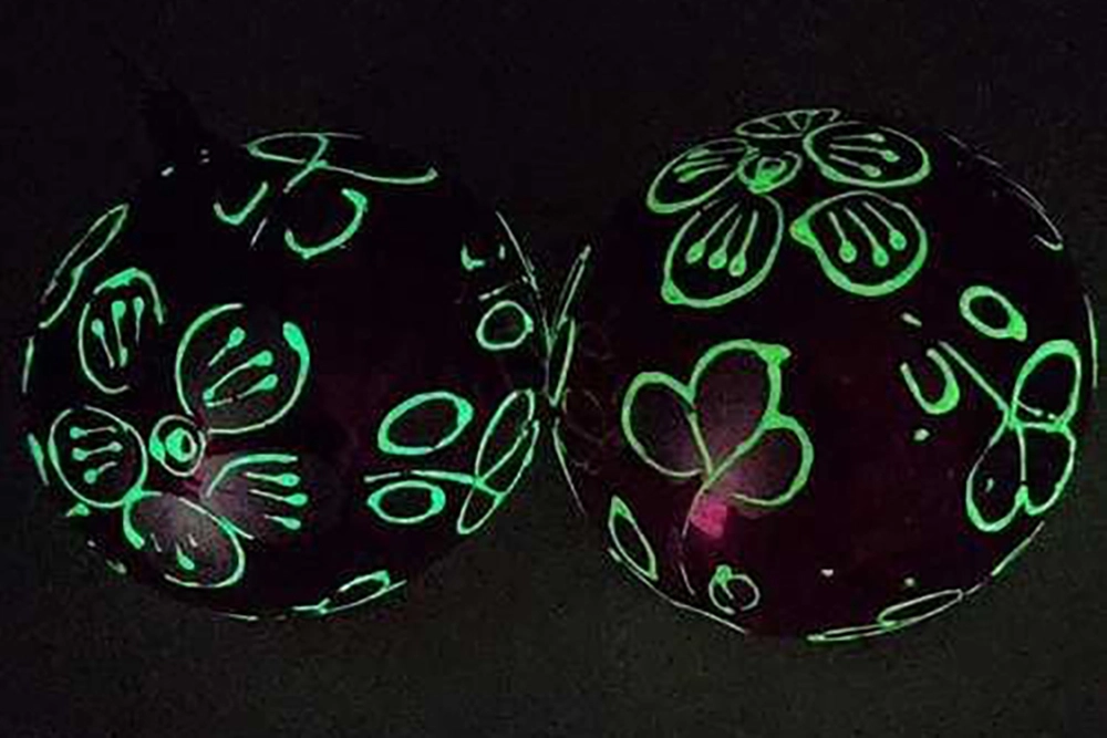 Фото к тексту Фонящий винтаж. На фото: светящиеся игрушки