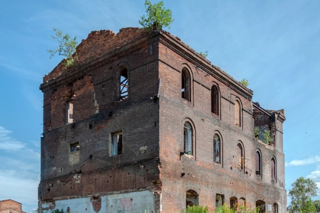По своему локтю. В Староуткинске вновь сколочена барка сплавщиков