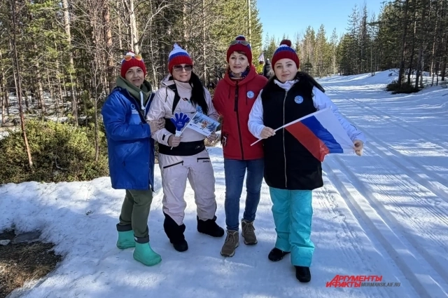 Болельщицы из фан-клуба «Бусинки».