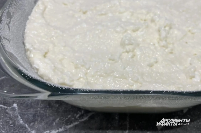 Обязательно разровняйте тесто.