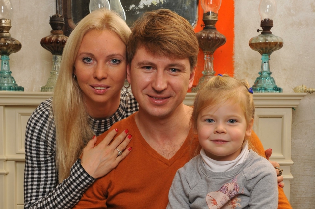 В 2009 году у Алексея и фигуристки Татьяны Тотьмяниной родилась дочь Елизавета, а в 2015 – девочка Мишель. 