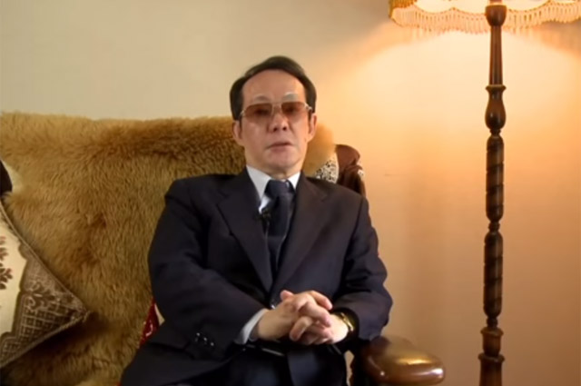 Иссэй рано начал проявлять интерес к женскому полу, однако особой популярностью у сверстниц не пользовался.