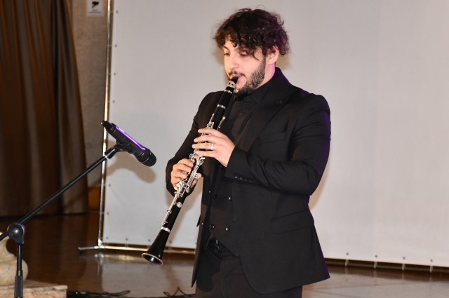 Виртуозное исполнение Стаса Григоряна на армянском кларнете.