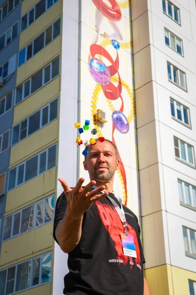 Вдохновение нужно черпать во всём, что тебя окрудает, считает художник.