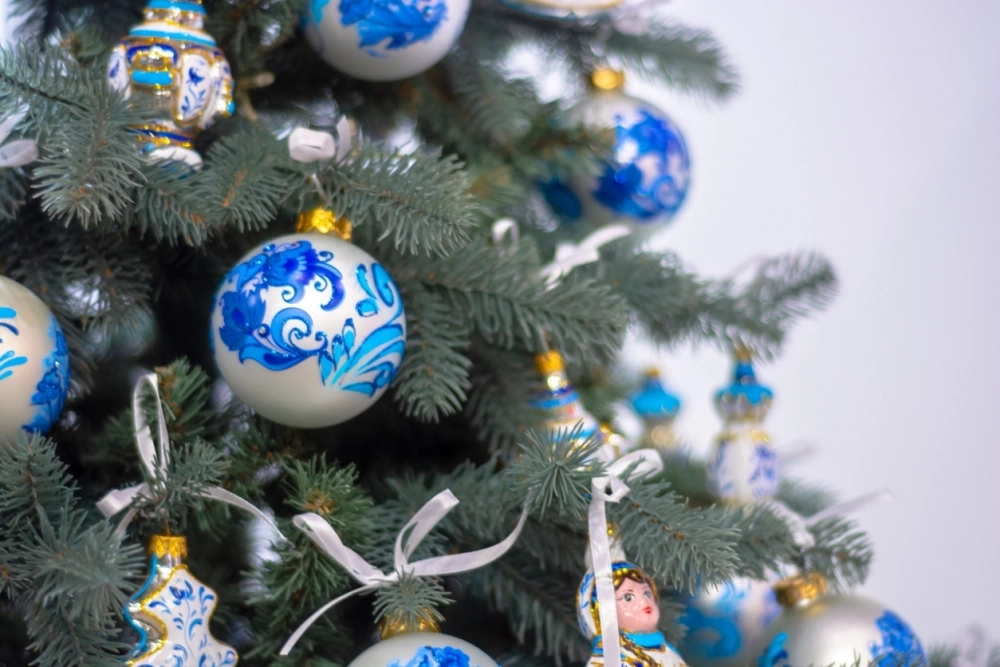 
 Топ-7 новогодних дизайнов. Как украсить ёлку и попасть в тренд 2026?    