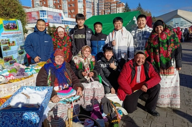 На Покровской ярмарке.
