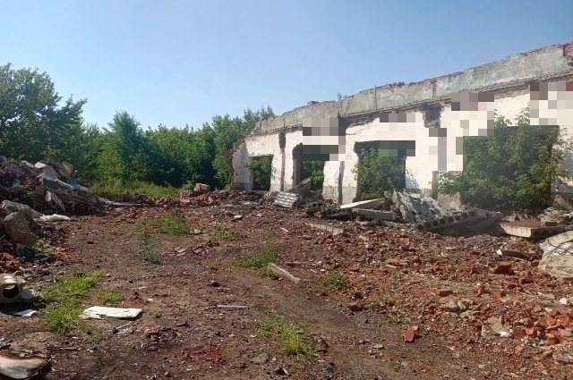 Часть стены этого здания упала на ребёнка.