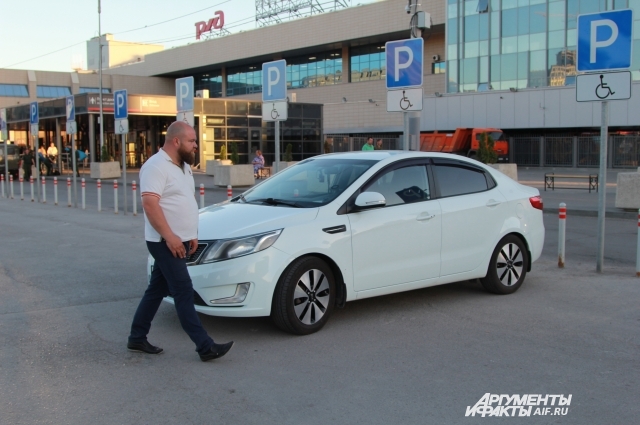 Дмитрий Сафонов считает, что на ж.д. вокзале Ростова нарушают права автомобилистов.