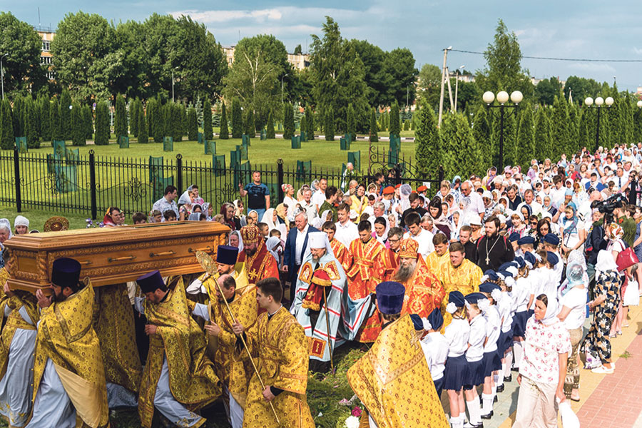 Крестный ход с мощами священномученика Никодима, епископа Белгородского.