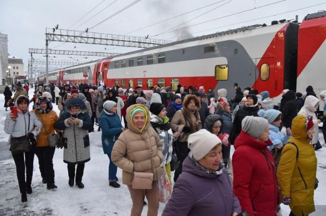 Двухэтажный поезд привез в Екатеринбург 250 туристов с Поволжья