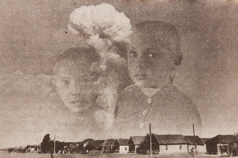 Снимок атомного «гриба» наложился на кадр с детьми.