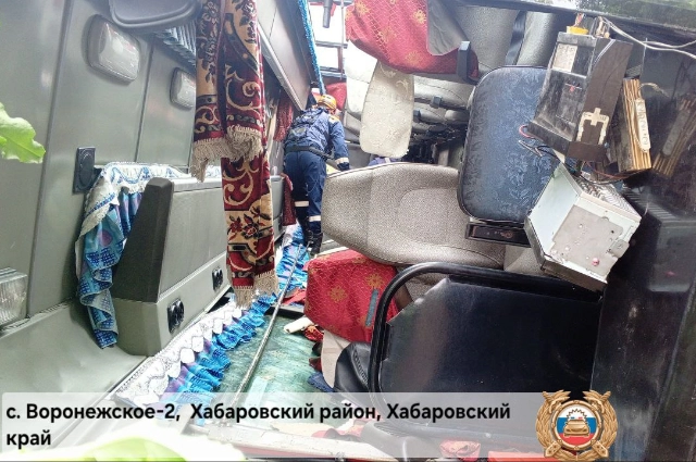 Перевернувшийся автобус с детьми
