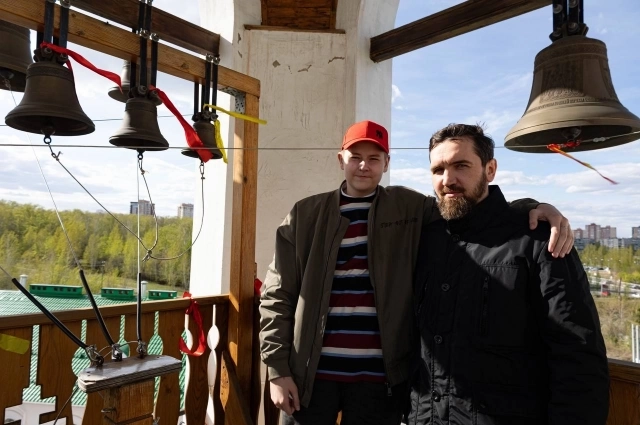 Звонарь Константин наставлял Матвея.