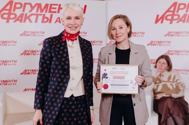 Оксана Климова, вице-президент Федерации экстремальных видов спорта и путешествий Республики Бурятия «Байкальский экстрим», победитель третьего курса проекта «Формула успеха» — «Формула успеха. Мастерство коммуникаций» и 1-й заместитель генерального директора ИД «Аргументы и факты» Марина Мишункина.