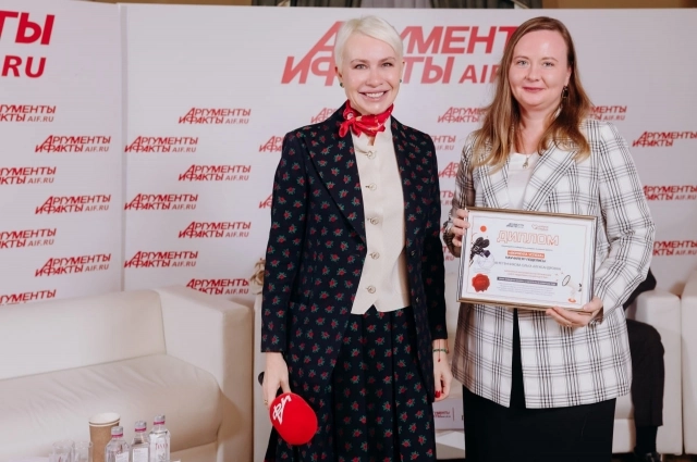 Ольга Веретенникова, президент Центра поддержки и защиты детства г. Саранск, победитель третьего курса проекта «Формула успеха» — «Формула успеха. Мастерство коммуникаций» и 1-й заместитель генерального директора ИД «Аргументы и факты» Марина Мишункина.